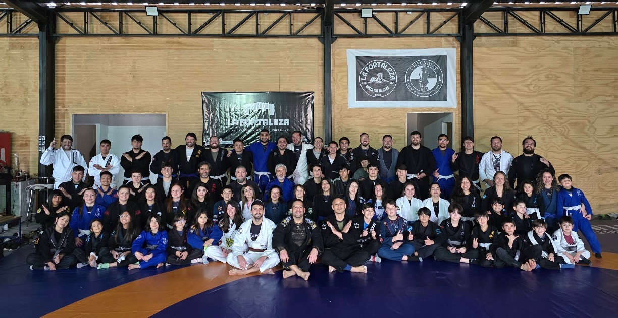 Equipo de La Fortaleza en el mat